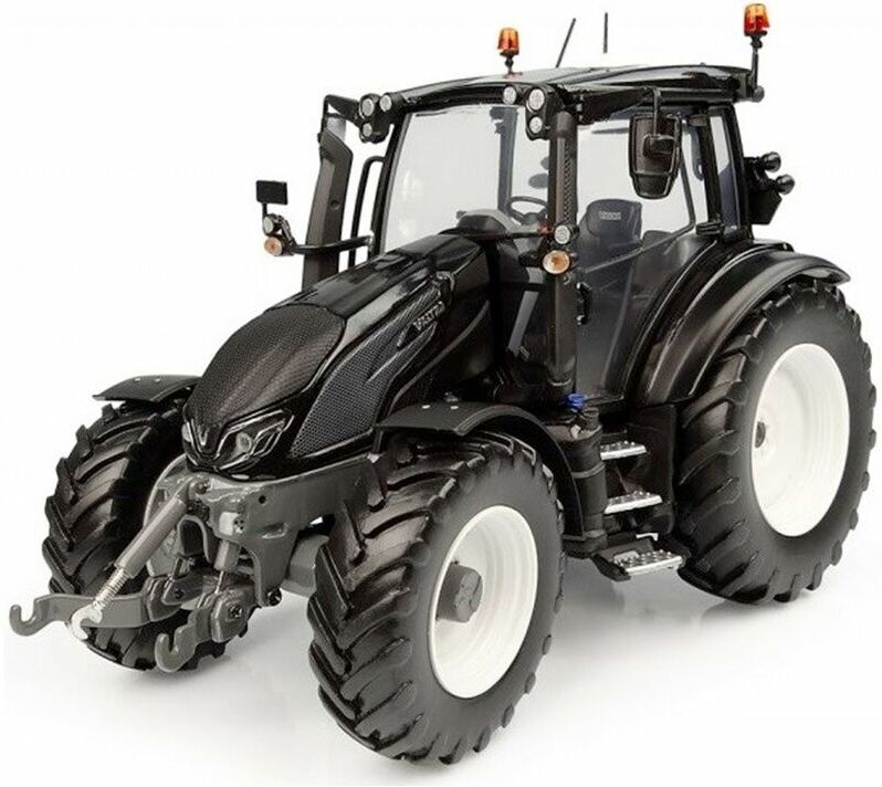 UNIVERSAL HOBBIES - Valtra g 135 Black