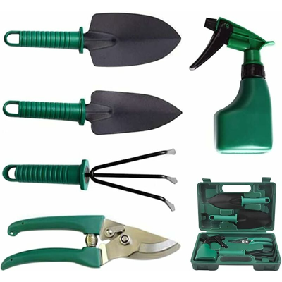 OEM Set Di 5 Attrezzi Da Giardinaggio In Acciaio Inox: Cesoie Da Potatura, Pala, Paletta, Rastrello A Mano, Annaffiatoio, Cassetta Degli Attrezzi Adatto A Giardinieri E Appassionati Di Giardinaggio. OEM Set Di 5 Attrezzi Da Giardinaggio In Acciaio Inox: Cesoie Da Potatura, Pala, Paletta, Rastrello A Mano, Annaffiatoio, Cassetta Degli Attrezzi Adatto A Giardinieri E Appassionati Di Giardinaggio.