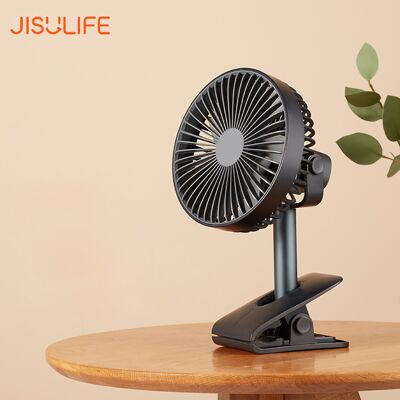 OEM Ventilatore A Clip Jisulife, Ventilazione A 360°, 4 Velocità, Bassa Rumorosità, Interfaccia Usb-c, Batteria Ricaricabile Da 4000 Mah, Senza Fili, Per Uso Domestico Ed Esterno. OEM Ventilatore A Clip Jisulife, Ventilazione A 360°, 4 Velocità, Bassa Rumorosità, Interfaccia Usb-c, Batteria Ricaricabile Da 4000 Mah, Senza Fili, Per Uso Domestico Ed Esterno.