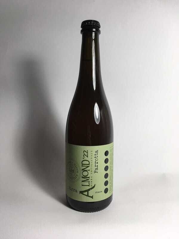 almond'22 birra artigianale farrotta cl 75 alc. 5,6%