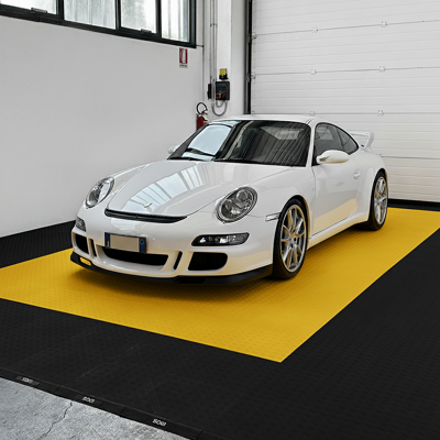 Kit da 6 piastrelle piene 1 mq SOGI PAV-04-GI_1 in PP per pavimento officina e garage - colore giallo Kit da 6 piastrelle piene 1 mq SOGI PAV-04-GI_1 in PP per pavimento officina e garage - colore giallo