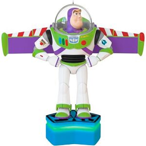 Hallmark Keepsake Adorno navideño de Recuerdo 2025, colección Disney/Pixar Toy Story Buzz Lightyear con luz y Sonido, Regalos para fanáticos de Disney Hallmark Keepsake Adorno navideño de Recuerdo 2025, colección Disney/Pixar Toy Story Buzz Lightyear con luz y Sonido, Regalos para fanáticos de Disney