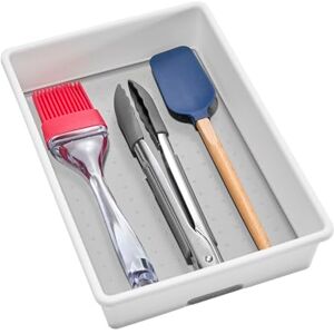 Madesmart Papelera clásica de 9.75 x 6.75 Pulgadas, Color Blanco, colección clásica, Forro de Agarre Suave y Patas de Goma Antideslizantes, sin BPA Madesmart Papelera clásica de 9.75 x 6.75 Pulgadas, Color Blanco, colección clásica, Forro de Agarre Suave y Patas de Goma Antideslizantes, sin BPA