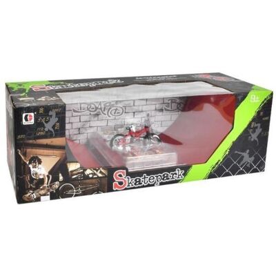 Skatepark halfpipe met 2 vingerboards en 1 BMX Skatepark halfpipe met 2 vingerboards en 1 BMX