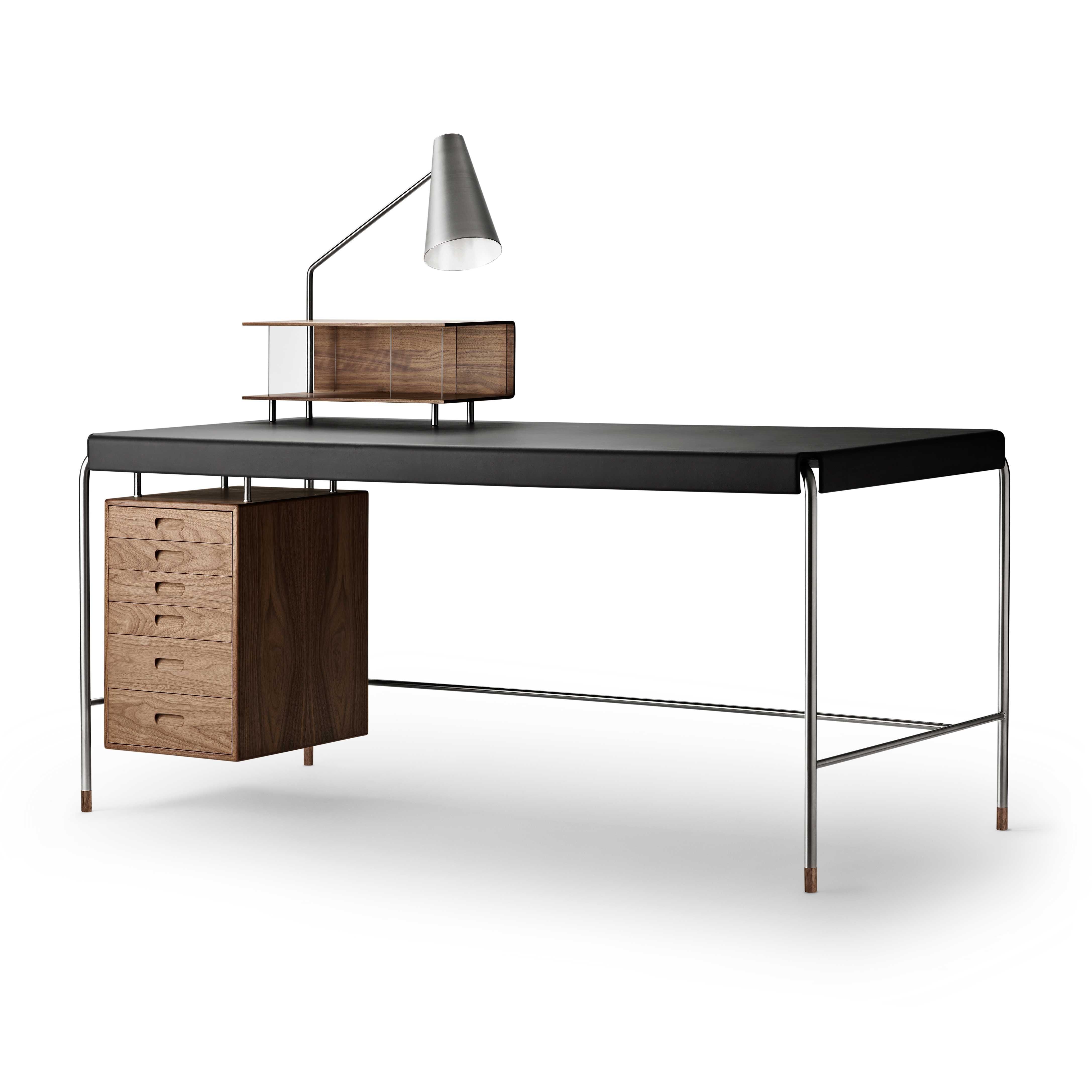 Carl Hansen & Son AJ52 bureau 160x70 geolied walnoot met bureaulamp