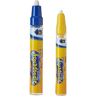 AquaDoodle TOMY- Set met 2 stiften E72392, 1 viltstift met fijne punt en 1 viltstift met brede punt, voor -mat, uitwisbare stiften voor watertekening, viltstiften, geschikt voor baby's vanaf 18 maanden AquaDoodle TOMY- Set met 2 stiften E72392, 1 viltstift met fijne punt en 1 viltstift met brede punt, voor -mat, uitwisbare stiften voor watertekening, viltstiften, geschikt voor baby's vanaf 18 maanden