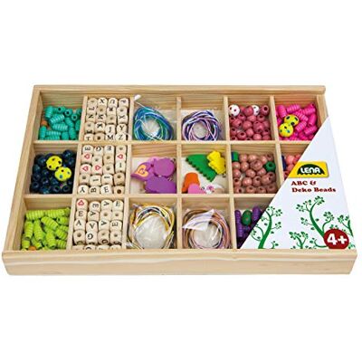 Lena 32024 Knutselset met meer dan 400 houten kralen om te rijgen en houten letters in cassette, voor kinderen vanaf 4 jaar Lena 32024 Knutselset met meer dan 400 houten kralen om te rijgen en houten letters in cassette, voor kinderen vanaf 4 jaar