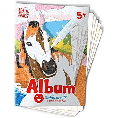 Sabbiarelli – Paardenalbum zelfklevende vellen voor zand kunst Bevat 5 zelfklevende A5-tekeningen, 100% Made in Italy, knutselwerk, kinderen 5-12 jaar, gekleurd zand niet inbegrepen Sabbiarelli – Paardenalbum zelfklevende vellen voor zand kunst Bevat 5 zelfklevende A5-tekeningen, 100% Made in Italy, knutselwerk, kinderen 5-12 jaar, gekleurd zand niet inbegrepen
