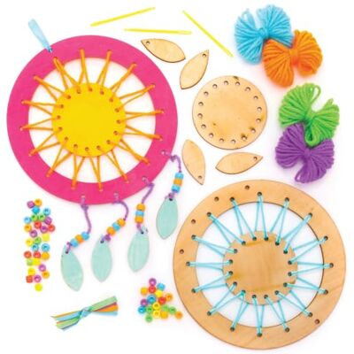 Baker Ross Set van 4 ronde dromenvangers – dromenvanger voor montage met model, wol, kralen, veren, lint en naald inbegrepen. Baker Ross Set van 4 ronde dromenvangers – dromenvanger voor montage met model, wol, kralen, veren, lint en naald inbegrepen.