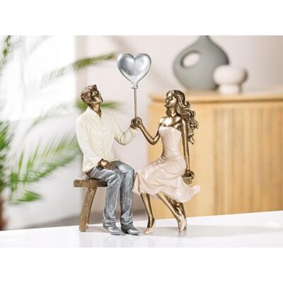 GILDE Decoratieve figuur voor liefdespaar op bank met hartvormige ballon Bruiloftsdecoratie cadeau Kleuren: wit brons grijs Hoogte 24,5 cm GILDE Decoratieve figuur voor liefdespaar op bank met hartvormige ballon Bruiloftsdecoratie cadeau Kleuren: wit brons grijs Hoogte 24,5 cm