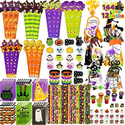 JOYIN 144-delige Halloween-partyset, 12 stuks voorgevulde snoepzakjes en schrijfwarenset met potloden met Halloween-thema, linialen, gummen, notitieblokken, stickers in JOYIN 144-delige Halloween-partyset, 12 stuks voorgevulde snoepzakjes en schrijfwarenset met potloden met Halloween-thema, linialen, gummen, notitieblokken, stickers in