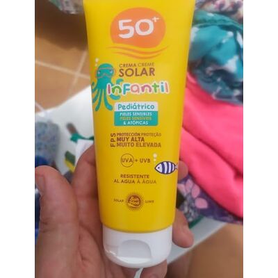 Deliplus Zonnebrandcrème voor kinderen, UVA+UVB, SPF 50+ voor de gevoelige en atopische huid voor gezicht en lichaam, 200 ml Deliplus Zonnebrandcrème voor kinderen, UVA+UVB, SPF 50+ voor de gevoelige en atopische huid voor gezicht en lichaam, 200 ml
