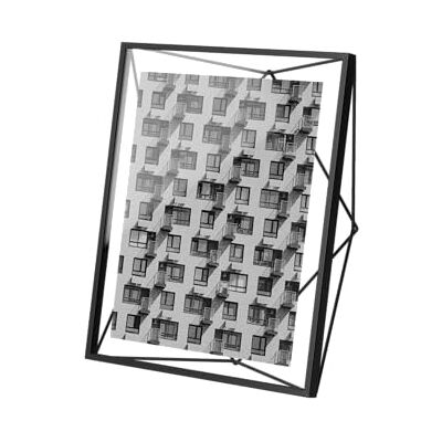 Umbra Prisma fotolijst draadframe tussen twee Prisma glazen, voor staand of hangend, voor 1 foto 20 x 25 cm, zwart Umbra Prisma fotolijst draadframe tussen twee Prisma glazen, voor staand of hangend, voor 1 foto 20 x 25 cm, zwart
