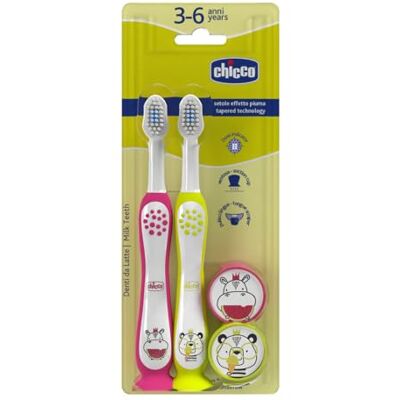 Chicco Set van 2 tandenborstels met zuignap en afgeronde kop, zachte borstelharen voor tandvlees en tanden, grote antislip handgreep, inclusief tandenborstelhouder, 3-6 jaar, babymeisje Chicco Set van 2 tandenborstels met zuignap en afgeronde kop, zachte borstelharen voor tandvlees en tanden, grote antislip handgreep, inclusief tandenborstelhouder, 3-6 jaar, babymeisje