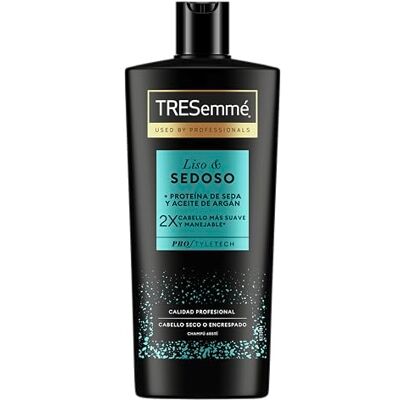 TRESemmé Gladde en zijdeachtige shampoo voor droog en krullend haar met zijdeproteïne en arganolie, verzacht en hydrateert 900 ml TRESemmé Gladde en zijdeachtige shampoo voor droog en krullend haar met zijdeproteïne en arganolie, verzacht en hydrateert 900 ml