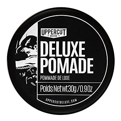 UPPERCUT DELUXE Pomade Midi Strong Hold High Shine 30 g Professional Water Based Pomade for Timeless Classic Looks. Sterke grip met hoge glans. Compact reisformaat voor onderweg. UPPERCUT DELUXE Pomade Midi Strong Hold High Shine 30 g Professional Water Based Pomade for Timeless Classic Looks. Sterke grip met hoge glans. Compact reisformaat voor onderweg.