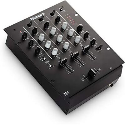 Numark M4 3-kanaals Scratch DJ-mixer, Rek te monteren met 3-bands EQ, microfooningang en vervangbare crossfader met reverse en hellingsregeling Numark M4 3-kanaals Scratch DJ-mixer, Rek te monteren met 3-bands EQ, microfooningang en vervangbare crossfader met reverse en hellingsregeling
