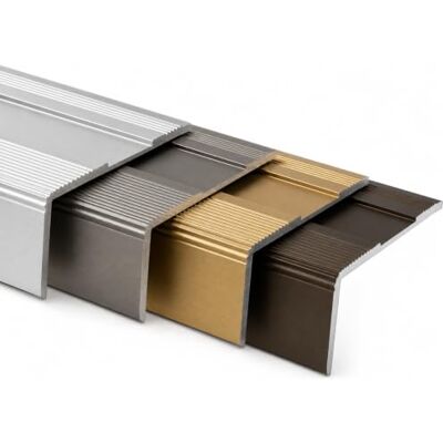 Floordirekt Aluminium traprandprofiel 90 cm met schroeven en pluggen hoekprofiel 37 mm breed x 17 mm (goud) Glory Floordirekt Aluminium traprandprofiel 90 cm met schroeven en pluggen hoekprofiel 37 mm breed x 17 mm (goud) Glory