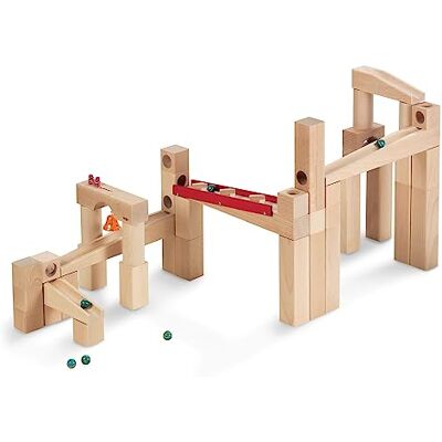 HABA 1136 Ball Track Large Basic Pack Grote bouwset met 42 beechwood onderdelen. Inclusief 6 glazen marmeren en een kleine bel. Voor 4 en ouder (Made in Germany) HABA 1136 Ball Track Large Basic Pack Grote bouwset met 42 beechwood onderdelen. Inclusief 6 glazen marmeren en een kleine bel. Voor 4 en ouder (Made in Germany)