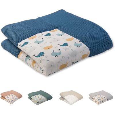 ULLENBOOM Babydeken, gewatteerd, 100 x 100 cm, motief blauwe walvis (gemaakt in de EU), 100% Oeko-Tex katoen, ideaal als babydeken, boxmat en speeldeken ULLENBOOM Babydeken, gewatteerd, 100 x 100 cm, motief blauwe walvis (gemaakt in de EU), 100% Oeko-Tex katoen, ideaal als babydeken, boxmat en speeldeken