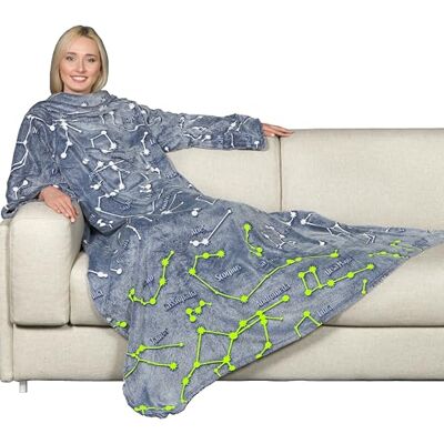 Kanguru Deluxe Glow Lichtgevende fleecedeken met mouwen en zak met lichtgevende sterrenbeelden, sweatshirt, slaapbank, fleecedeken met mouwen, bankdeken, blauw, 140 x 180 cm. Kanguru Deluxe Glow Lichtgevende fleecedeken met mouwen en zak met lichtgevende sterrenbeelden, sweatshirt, slaapbank, fleecedeken met mouwen, bankdeken, blauw, 140 x 180 cm.