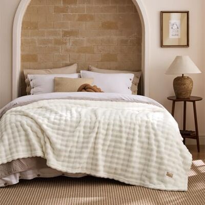 Bedsure Bubble Knuffeldeken, pluizige bankdeken, fleecedeken, zachte en warme deken voor slaapkamerdecoratie, sprei en deken, wolwit, 220 Bedsure Bubble Knuffeldeken, pluizige bankdeken, fleecedeken, zachte en warme deken voor slaapkamerdecoratie, sprei en deken, wolwit, 220