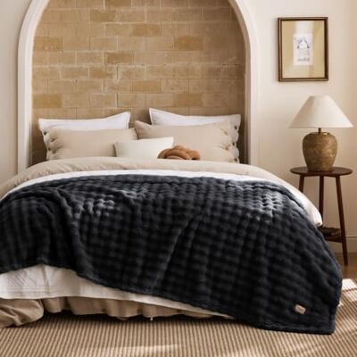Bedsure Knuffeldeken, noppendeken, zwart, 220 x 240 cm Bankdeken, dikke fleecedeken, slaapkamerdecoratie, zachte wollen deken en Bedsure Knuffeldeken, noppendeken, zwart, 220 x 240 cm Bankdeken, dikke fleecedeken, slaapkamerdecoratie, zachte wollen deken en