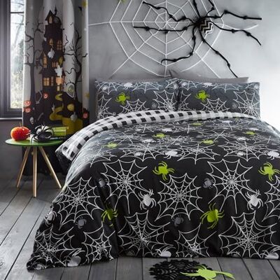 Bedlam Halloween spinnen dekbedovertrek Eenpersoonsbed (140 x 200 cm) Omkeerbaar (2 motieven) Zwarte ruiten Gloeit in het donker Halloween beddengoed met grijze decoraties Bedlam Halloween spinnen dekbedovertrek Eenpersoonsbed (140 x 200 cm) Omkeerbaar (2 motieven) Zwarte ruiten Gloeit in het donker Halloween beddengoed met grijze decoraties