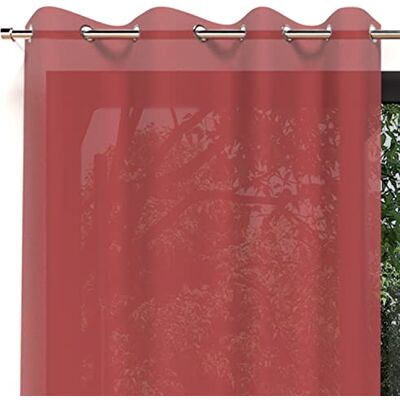Soleil d'ocre , Alix Gordijn met ogen, polyester, rood, 135 x 250 cm Soleil d'ocre , Alix Gordijn met ogen, polyester, rood, 135 x 250 cm