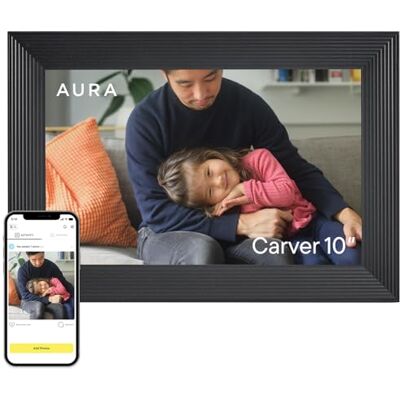 AURA Carver Wi-Fi 10,1 inch digitale fotolijst De beste digitale lijst om cadeau te geven stuur je foto's vanaf je telefoon Snelle en eenvoudige installatie met de app AURA Carver Wi-Fi 10,1 inch digitale fotolijst De beste digitale lijst om cadeau te geven stuur je foto's vanaf je telefoon Snelle en eenvoudige installatie met de app