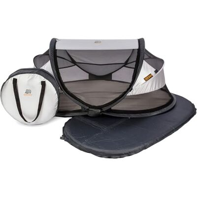 Deryan Baby reisbed met matras vanaf de geboorte tot 2,5 jaar Pop Up babybed babytent in 2 minuten opgesteld incl. klamboe & reistas 120x75x50cm (zilver) Deryan Baby reisbed met matras vanaf de geboorte tot 2,5 jaar Pop Up babybed babytent in 2 minuten opgesteld incl. klamboe & reistas 120x75x50cm (zilver)