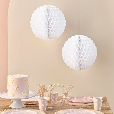 Ginger Ray Set van 2 witte zijden papieren geschulpte ballen om op te hangen in honingraatvorm, pastel Ginger Ray Set van 2 witte zijden papieren geschulpte ballen om op te hangen in honingraatvorm, pastel