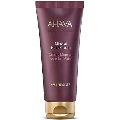 AHAVA Vivid Burgundy Mineral handcrème 100 ml – exclusieve mix van mineralen uit de Dode Zee, hydrateert en kalmeert droge handen en maakt je zacht en soepel. AHAVA Vivid Burgundy Mineral handcrème 100 ml – exclusieve mix van mineralen uit de Dode Zee, hydrateert en kalmeert droge handen en maakt je zacht en soepel.