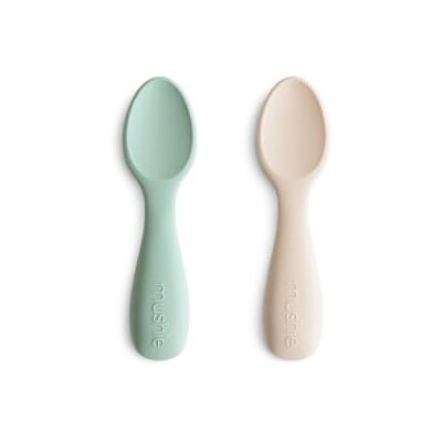 mushie Starterlepels van siliconen, set van 2 lepels voor peuters, voor baby's om alleen te leren eten, vaatwasmachinebestendig, Cambridge Blue/Shifting Sand mushie Starterlepels van siliconen, set van 2 lepels voor peuters, voor baby's om alleen te leren eten, vaatwasmachinebestendig, Cambridge Blue/Shifting Sand