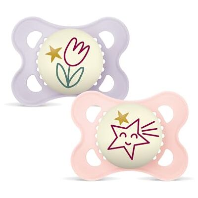 MAM Originele nachtfopspeen 2-6 maanden (2 stuks), fopspeen 2-6 maanden, gloeit in het donker met siliconen speen, set van 2 babyaccessoires met sterilisator fopspeenhouder, roze/lila MAM Originele nachtfopspeen 2-6 maanden (2 stuks), fopspeen 2-6 maanden, gloeit in het donker met siliconen speen, set van 2 babyaccessoires met sterilisator fopspeenhouder, roze/lila