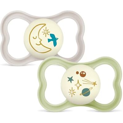 MAM Air Night fopspeen 6-16 maanden (2 stuks), fopspeen 6-16 maanden, gloeit in het donker voor de gevoelige huid, set van 2 babyaccessoires met siliconen fopspeen en fopspeenhouder, neutraal/groen MAM Air Night fopspeen 6-16 maanden (2 stuks), fopspeen 6-16 maanden, gloeit in het donker voor de gevoelige huid, set van 2 babyaccessoires met siliconen fopspeen en fopspeenhouder, neutraal/groen