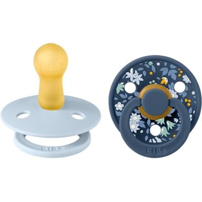 Bibs Liberty Colour fopspeen, set van 2, BPA-vrij, kersenvorm, natuurlijk rubber/latex, gemaakt in Denemarken, 6-18 maanden, kleur Chamomile Lawn Baby Blue Mix Bibs Liberty Colour fopspeen, set van 2, BPA-vrij, kersenvorm, natuurlijk rubber/latex, gemaakt in Denemarken, 6-18 maanden, kleur Chamomile Lawn Baby Blue Mix