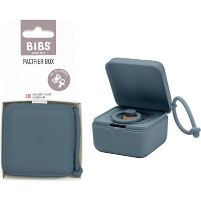 Bibs Fopspeenbox, sterilisatoretui, praktisch op reis, petrol Bevat tot 3 fopspenen, sterilisatiedoos, BPA-vrij voedselmateriaal, eenvoudige toegang Bibs Fopspeenbox, sterilisatoretui, praktisch op reis, petrol Bevat tot 3 fopspenen, sterilisatiedoos, BPA-vrij voedselmateriaal, eenvoudige toegang