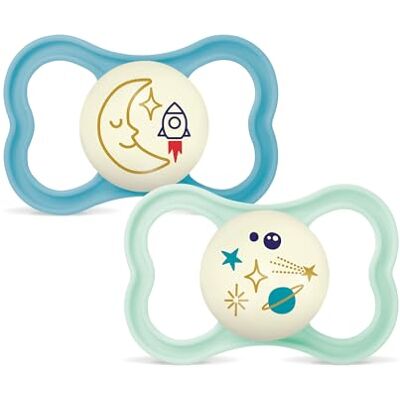 MAM Air Night fopspeen 6-16 maanden (2 stuks), fopspeen 6-16 maanden, gloeit in het donker voor de gevoelige huid, set van 2 babyaccessoires met siliconen fopspeen en fopspeenhouder, lichtblauw MAM Air Night fopspeen 6-16 maanden (2 stuks), fopspeen 6-16 maanden, gloeit in het donker voor de gevoelige huid, set van 2 babyaccessoires met siliconen fopspeen en fopspeenhouder, lichtblauw