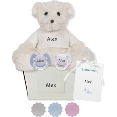 BebeDeParis Gepersonaliseerde babyfopspeen met voornaam, fopspeen van 0 tot 6 maanden, BPA-vrije siliconen, gepresenteerd in een mooie vintage doos + accessoires (blauw, 2 fopspenen + beer) BebeDeParis Gepersonaliseerde babyfopspeen met voornaam, fopspeen van 0 tot 6 maanden, BPA-vrije siliconen, gepresenteerd in een mooie vintage doos + accessoires (blauw, 2 fopspenen + beer)