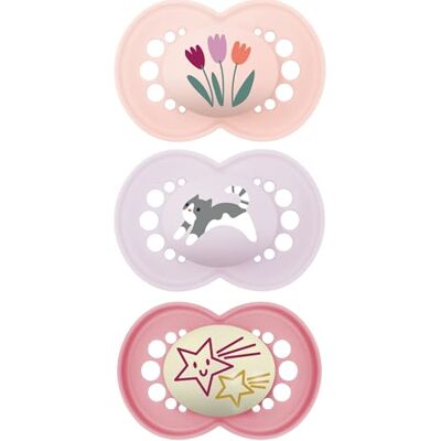 MAM Originele Rose fopspeen 18+ maanden (3 stuks) willekeurige kleur symmetrische speen van ultrazachte siliconen anatomische babyspeen voor optimale mondontwikkeling MAM Originele Rose fopspeen 18+ maanden (3 stuks) willekeurige kleur symmetrische speen van ultrazachte siliconen anatomische babyspeen voor optimale mondontwikkeling