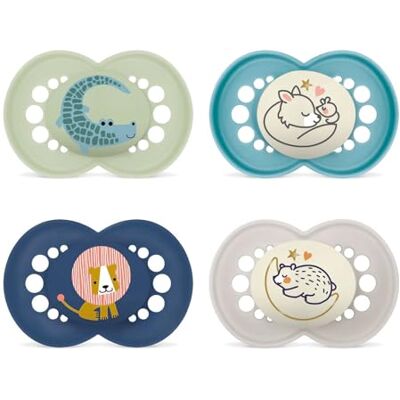 MAM , Day & Night Skin Soft siliconen fopspeen vanaf 16 maanden voor vrouwen // set van 4 // inclusief 2 steriele transportdozen. MAM , Day & Night Skin Soft siliconen fopspeen vanaf 16 maanden voor vrouwen // set van 4 // inclusief 2 steriele transportdozen.