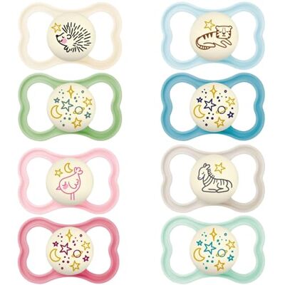 MAM Supreme Night fopspeen 6 maanden (2 stuks) willekeurige kleur fosforescerende siliconen zuigelingenspeen ideale babyspeen voor een goede mondontwikkeling MAM Supreme Night fopspeen 6 maanden (2 stuks) willekeurige kleur fosforescerende siliconen zuigelingenspeen ideale babyspeen voor een goede mondontwikkeling