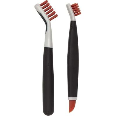 OXO Good Grips Diepreinigende borstelset Oranje Twee nylon borstelharen, één met ruitenwisserblad voor het verwijderen van hardnekkig vuil van voegen OXO Good Grips Diepreinigende borstelset Oranje Twee nylon borstelharen, één met ruitenwisserblad voor het verwijderen van hardnekkig vuil van voegen