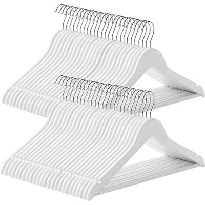SONGMICS Houten kleerhangers, 50 stuks, met antislip inkepingen, antislipstang voor broeken, haken 360° draaibaar, voor pakken, overhemden, jassen, zwart en zilver, CRW03W-50 SONGMICS Houten kleerhangers, 50 stuks, met antislip inkepingen, antislipstang voor broeken, haken 360° draaibaar, voor pakken, overhemden, jassen, zwart en zilver, CRW03W-50