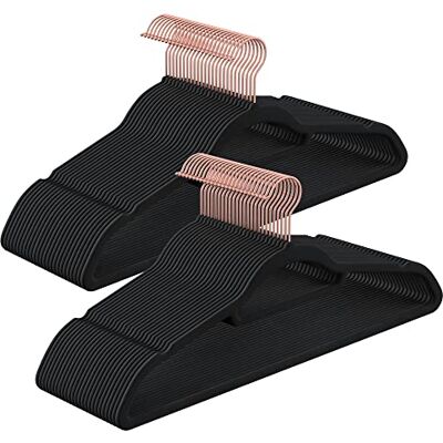 SONGMICS Fluwelen kleerhangers, 30 stuks, met stropdasstang, antislip, 360 graden draaibare haak, dikte 0,6 cm, lengte 43,5 cm, voor jassen, jurken, broeken Zwart en roségoud CRF21BK30 SONGMICS Fluwelen kleerhangers, 30 stuks, met stropdasstang, antislip, 360 graden draaibare haak, dikte 0,6 cm, lengte 43,5 cm, voor jassen, jurken, broeken Zwart en roségoud CRF21BK30