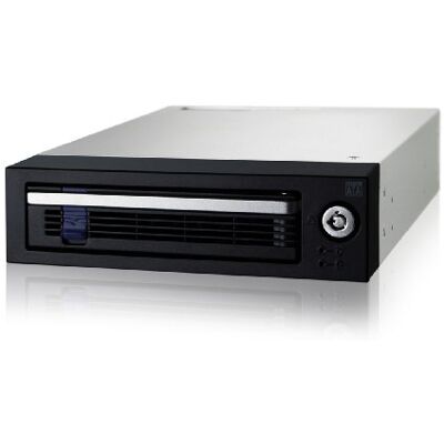 Icy Dock MB876SK-B Afneembare aluminium hot-swap rack voor 3,5 inch of 2,5 inch SSD SATA/SAS harde schijf Icy Dock MB876SK-B Afneembare aluminium hot-swap rack voor 3,5 inch of 2,5 inch SSD SATA/SAS harde schijf