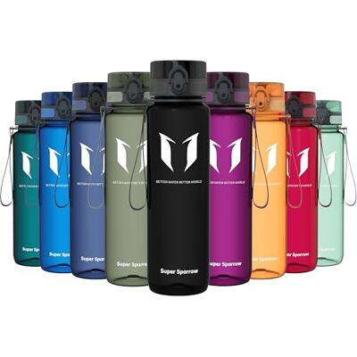 Super Sparrow Sportfles & Morsvrije Kinderfles 1L BPA-vrij Ideale Tritan Waterfles voor Sport, Fiets, Fitness, Universiteit, Buiten Licht, Duurzaam Drinkfles Étanche, Gourdes eau, Légère, Lave-vaisselle, Flip Top, 1-Clic, Ergonomique, Fitness, Gym, Rand Super Sparrow Sportfles & Morsvrije Kinderfles 1L BPA-vrij Ideale Tritan Waterfles voor Sport, Fiets, Fitness, Universiteit, Buiten Licht, Duurzaam Drinkfles Étanche, Gourdes eau, Légère, Lave-vaisselle, Flip Top, 1-Clic, Ergonomique, Fitness, Gym, Rand