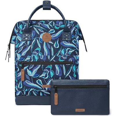 Cabaïa CABAIA Rugzak Adventurer Fontainebleau Medium 18L Waterafstotend Laptopvak 13-2 Zakken Veganistisch Gecertificeerd Reistas, Zakelijk, School voor Mannen en Vrouwen Blauw Cabaïa CABAIA Rugzak Adventurer Fontainebleau Medium 18L Waterafstotend Laptopvak 13-2 Zakken Veganistisch Gecertificeerd Reistas, Zakelijk, School voor Mannen en Vrouwen Blauw