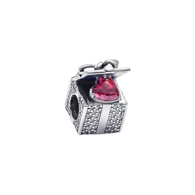 PANDORA Moments 793603C01 sterling zilveren fonkelende geschenkdoos met zirkonia, compatibel met Moments armbanden, rood, sterling zilver, zirkonia PANDORA Moments 793603C01 sterling zilveren fonkelende geschenkdoos met zirkonia, compatibel met Moments armbanden, rood, sterling zilver, zirkonia